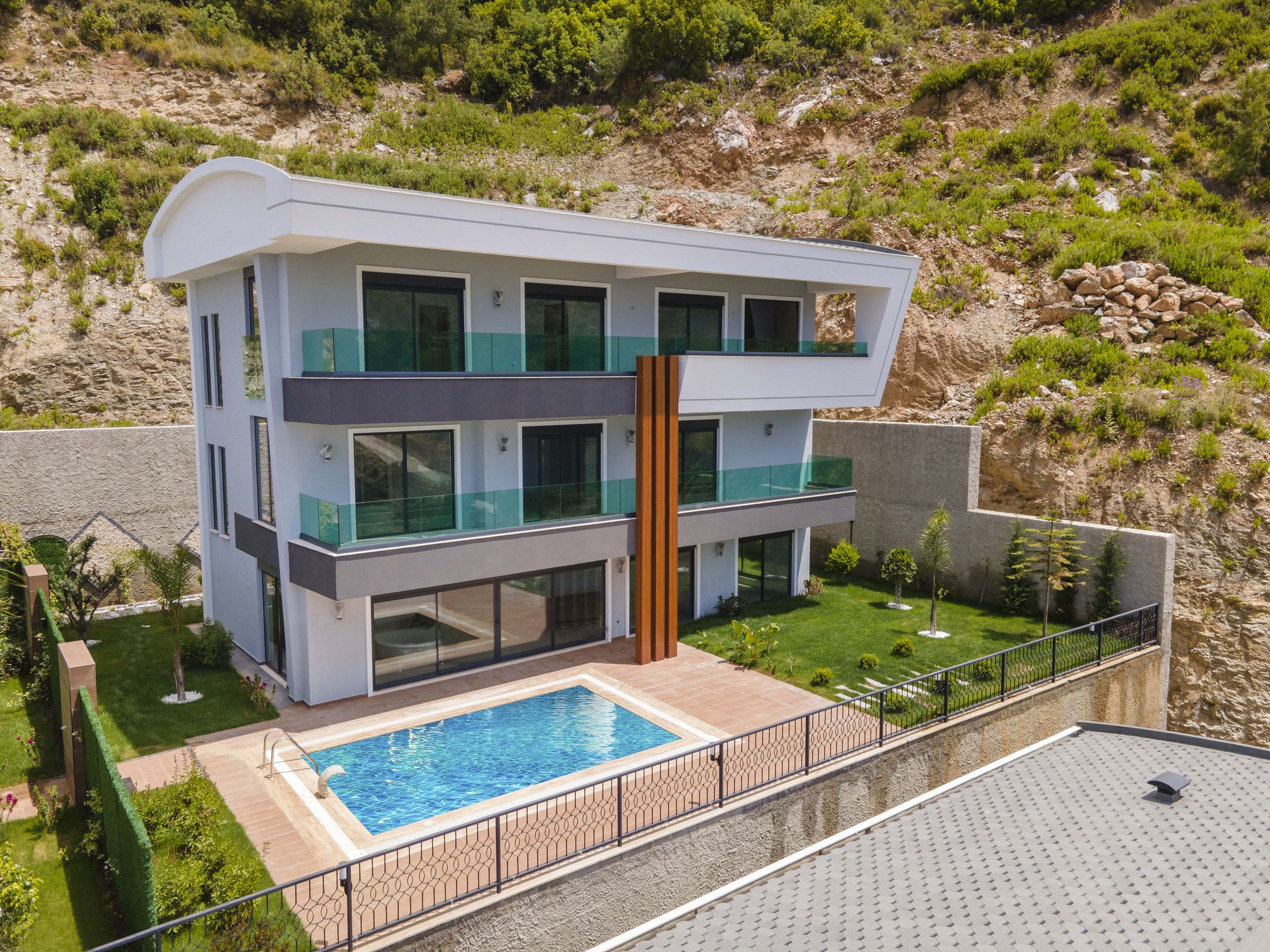 1-min ID419 Four Bedroom Villa with Cleopatra Beach view