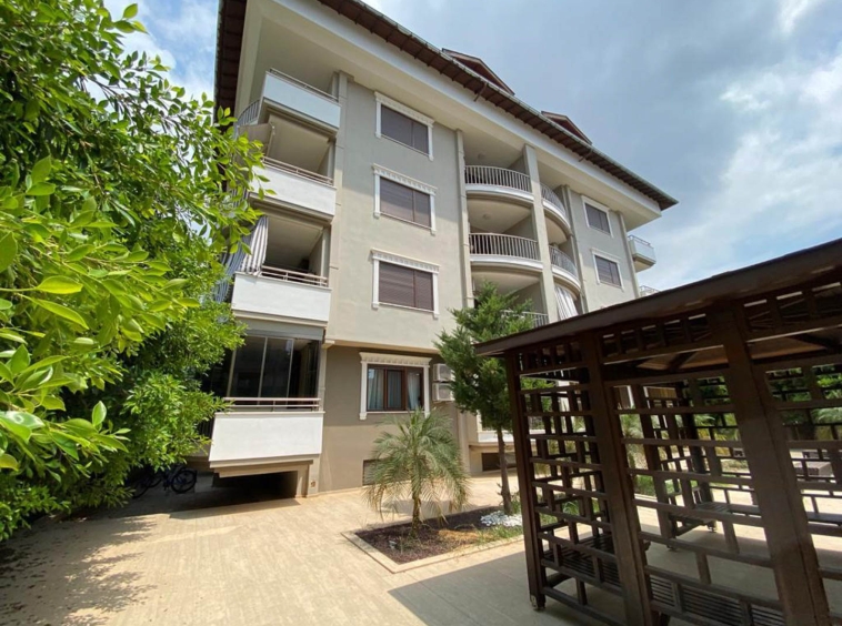 id1043a-apartment-with-three-bedrooms-and-a-separate-kitchen-in-a-residential-complex-kadipasa-district (10)
