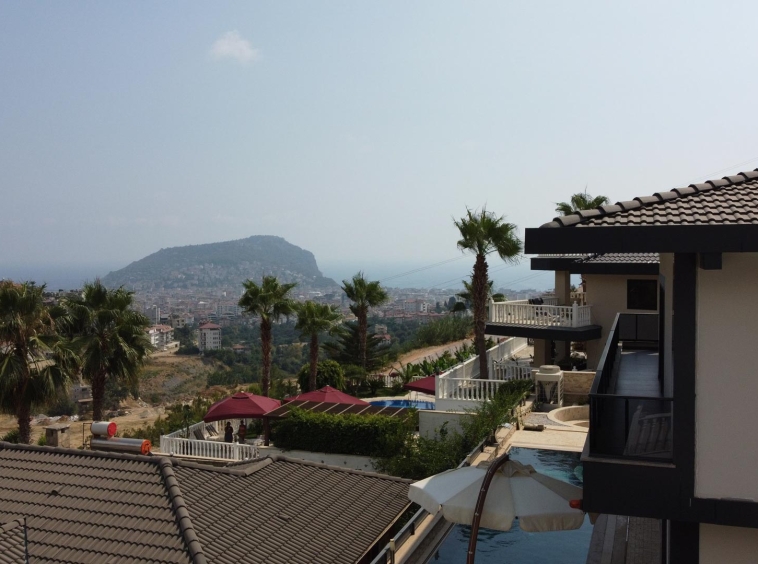id1033-villa-11-with-vip-infrastructure-and-a-view-of-the-alanya-fortress-25.jpg