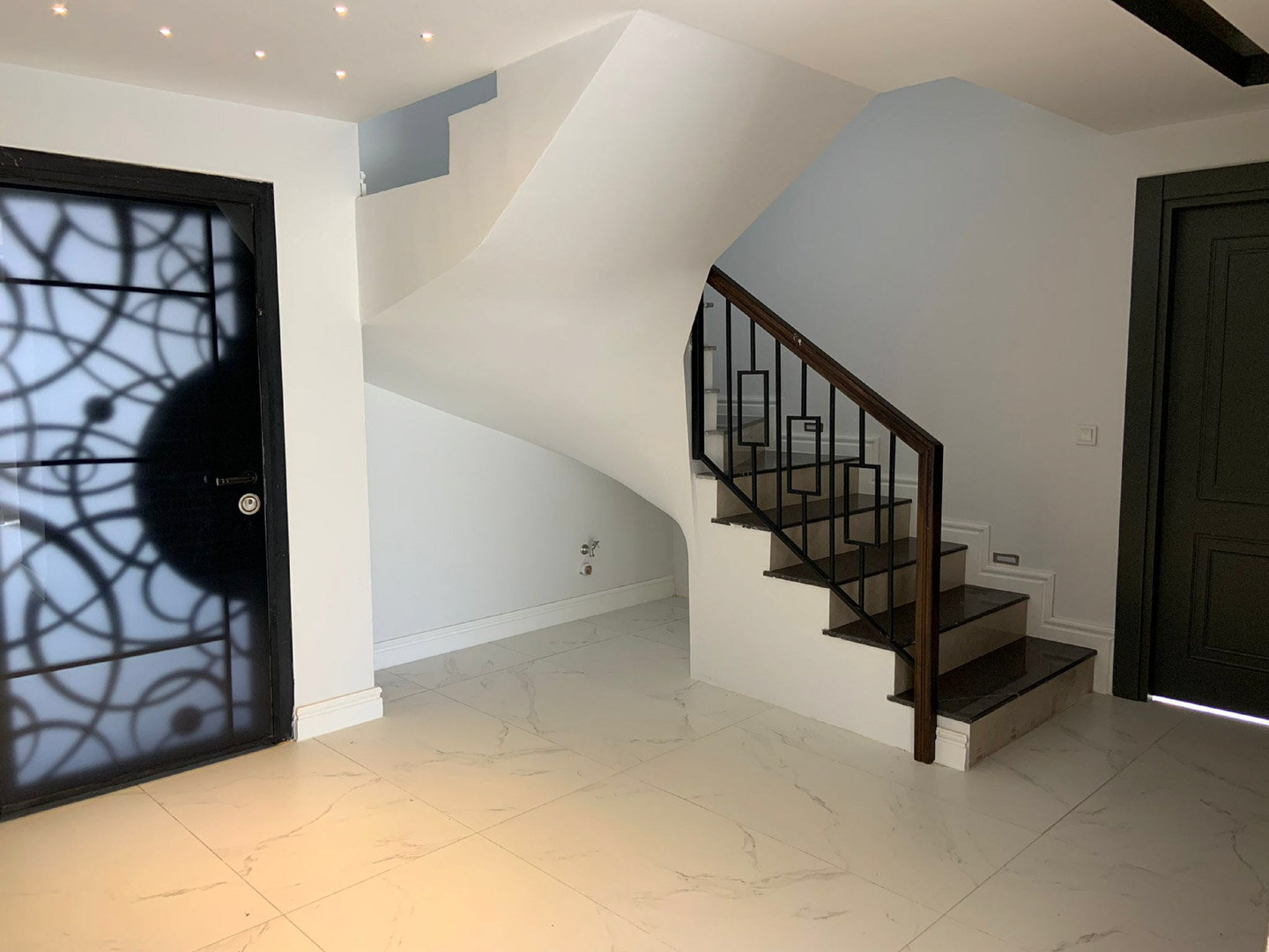 id1051-three-storey-villa-with-a-private-pool-and-a-panoramic-view-of-the-fortress-in-bektas-area (28)