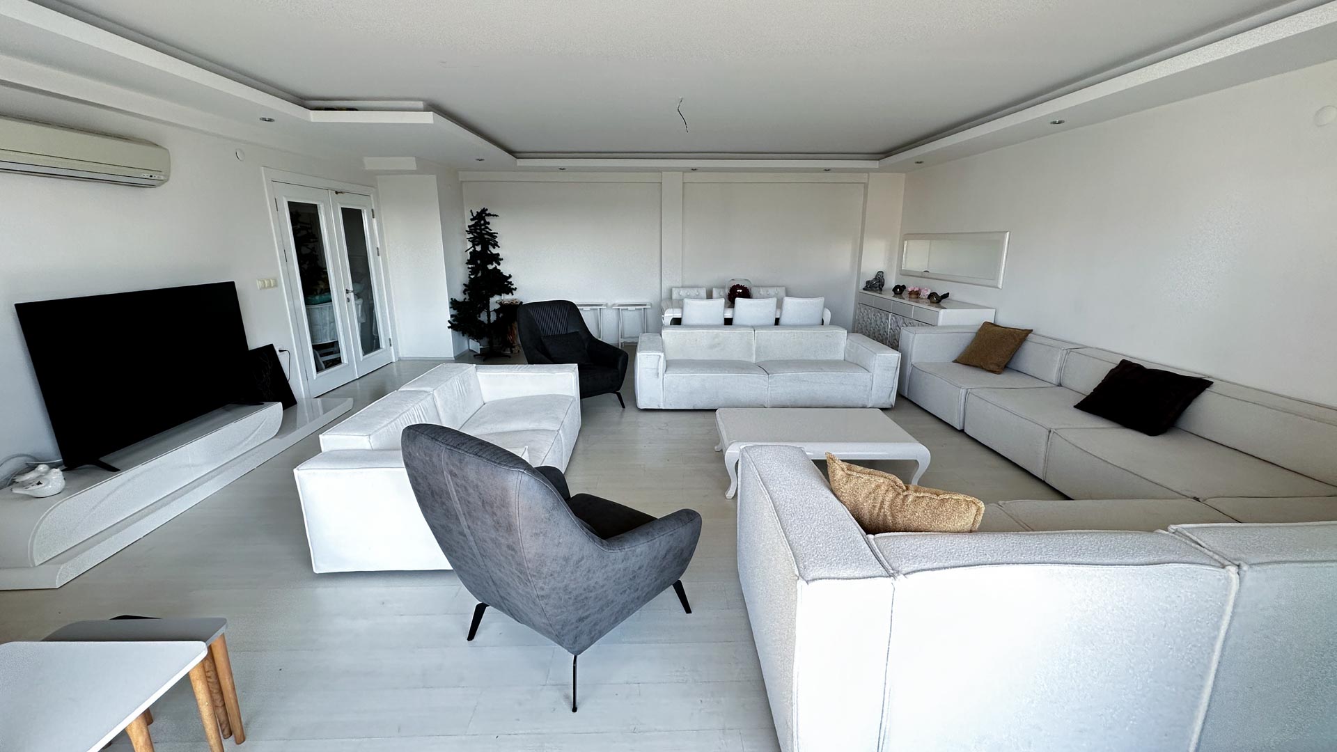 id1076a-spacious-furnished-apartment-in-a-premium-class-complex-in-cikcili-district (4)