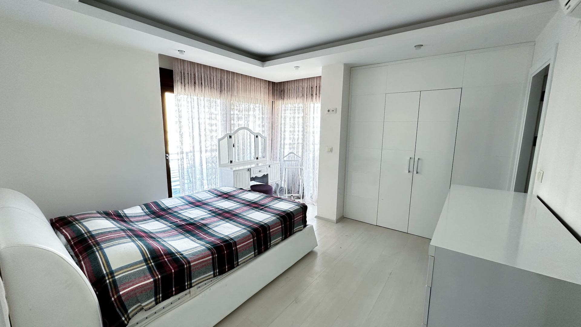 id1076a-spacious-furnished-apartment-in-a-premium-class-complex-in-cikcili-district (7)