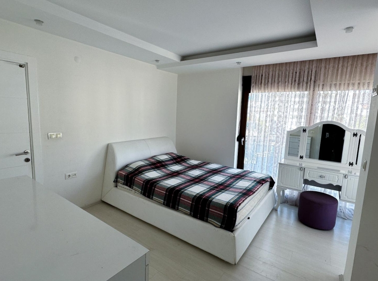 id1076a-spacious-furnished-apartment-in-a-premium-class-complex-in-cikcili-district (8)