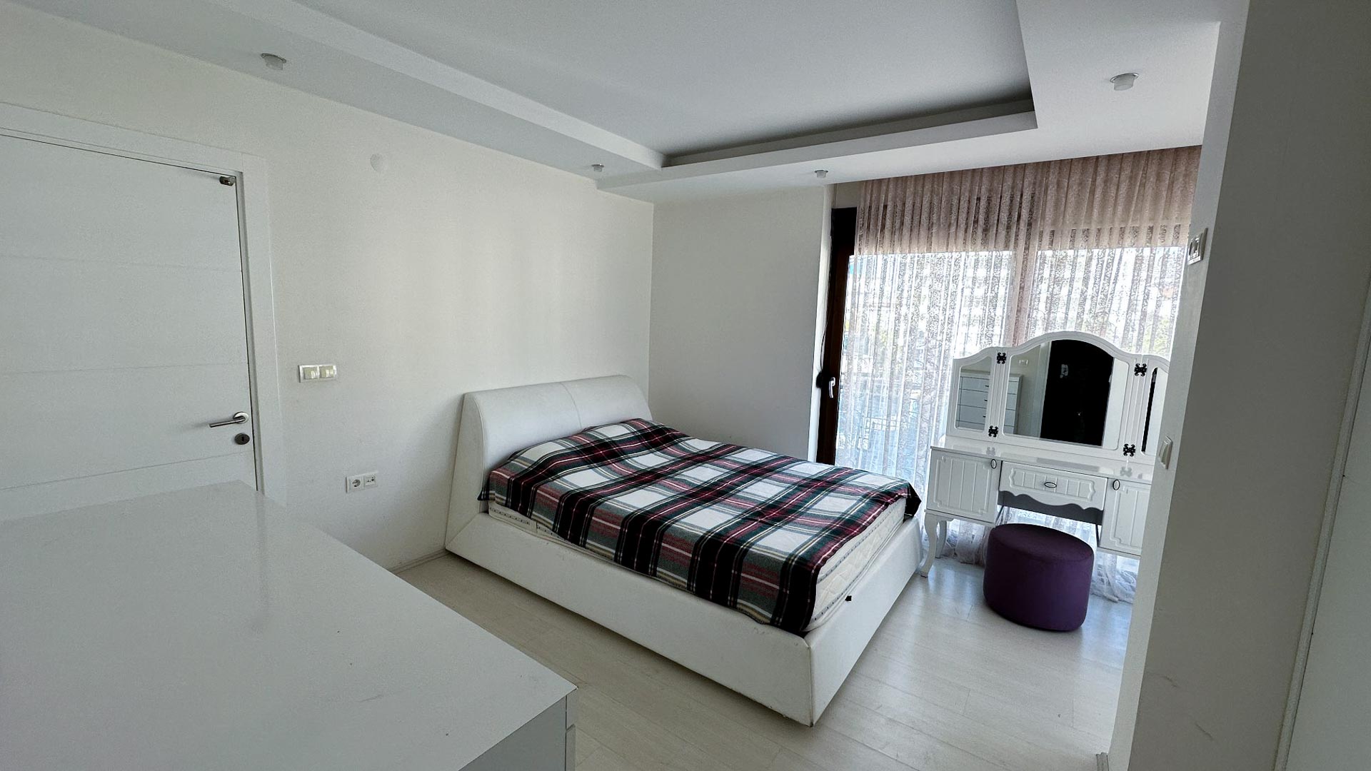 id1076a-spacious-furnished-apartment-in-a-premium-class-complex-in-cikcili-district (8)
