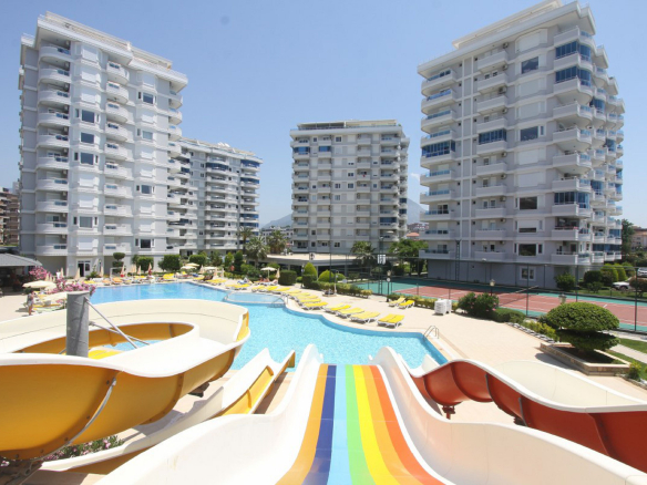 ID1304A 2+1 apartments in a premium complex on the 1st line in Tosmur
