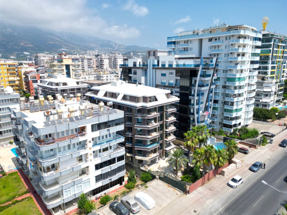 ID1132 Apartments and penthouses in a VIP complex on the first line in Alanya – Mahmutlar