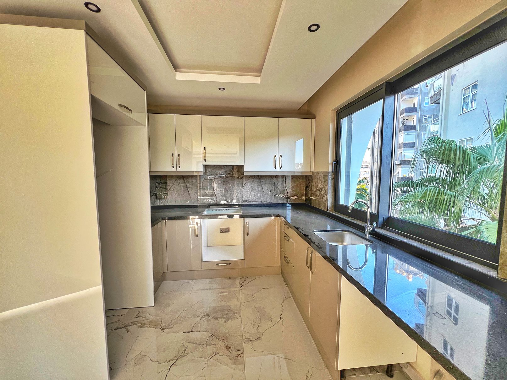 ID1208 Apartments and penthouses in a boutique complex in the center of Alanya, near Cleopatra Beach