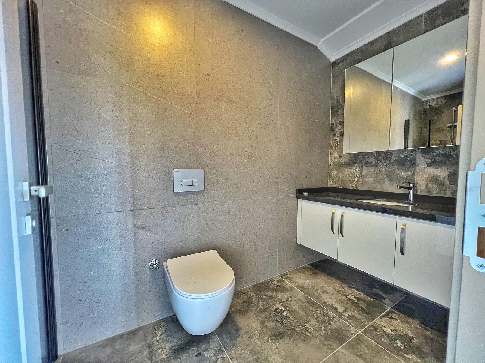 ID1208 Apartments and penthouses in a boutique complex in the center of Alanya, near Cleopatra Beach
