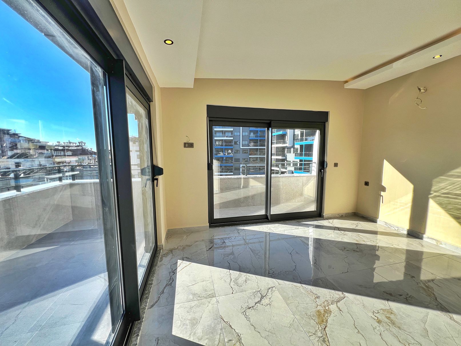 ID1208 Apartments and penthouses in a boutique complex in the center of Alanya, near Cleopatra Beach