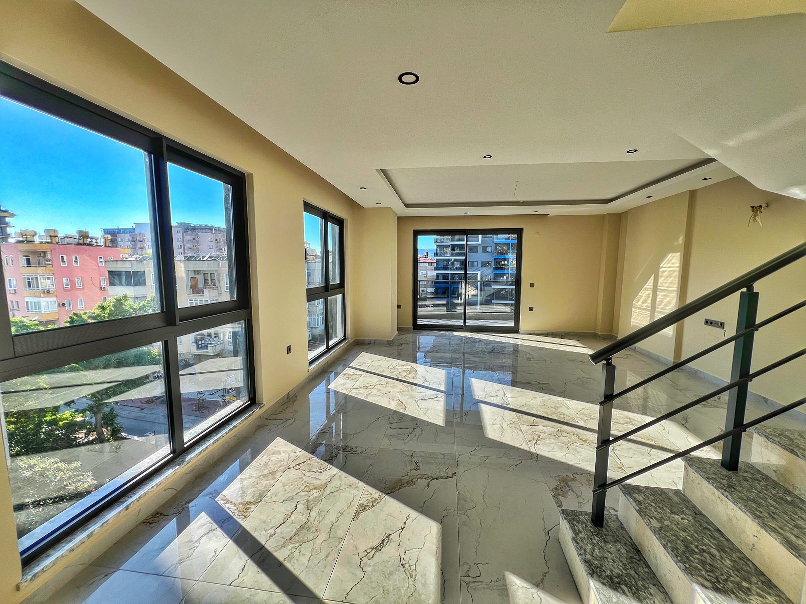 ID1208 Apartments and penthouses in a boutique complex in the center of Alanya, near Cleopatra Beach
