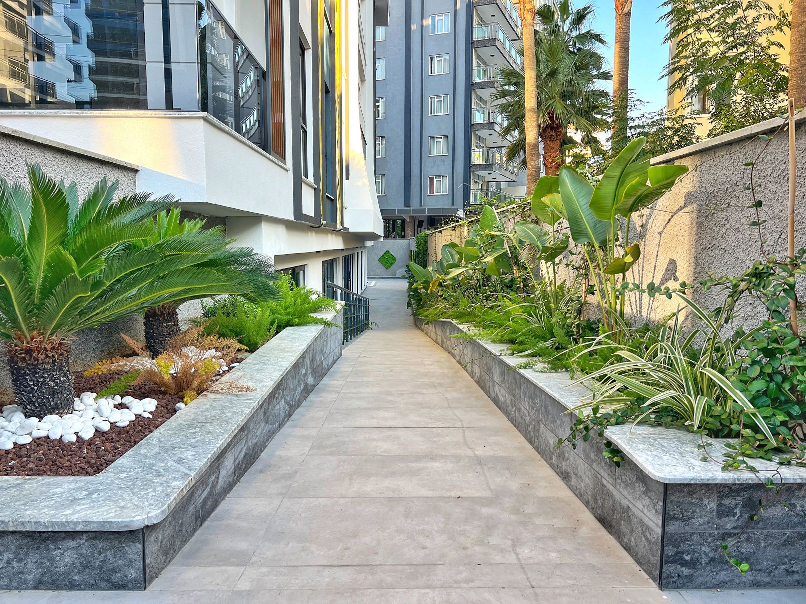 ID1208 Apartments and penthouses in a boutique complex in the center of Alanya, near Cleopatra Beach