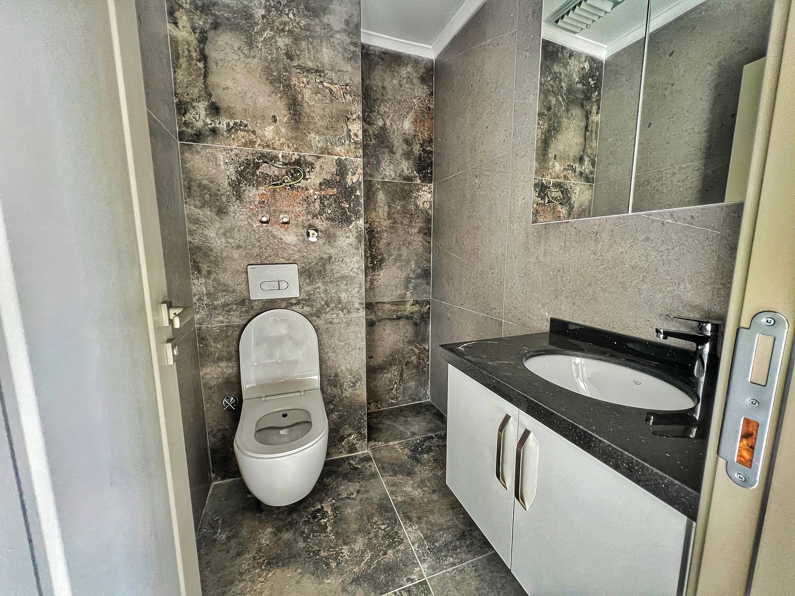 ID1208 Apartments and penthouses in a boutique complex in the center of Alanya, near Cleopatra Beach