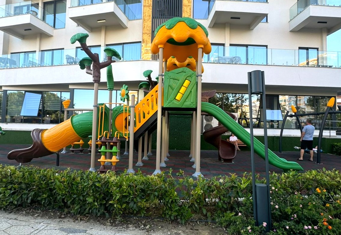 1135