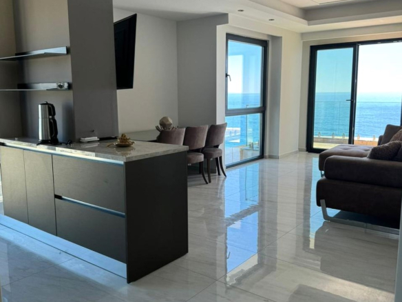 ID1403a Spacious 1+1 furnished apartment with direct sea view in Mahmutlar